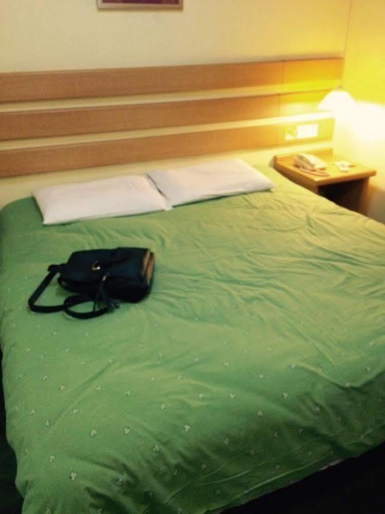 Home Inn Chongqing Jiangbei Airport Shuangfeng Road Екстер'єр фото
