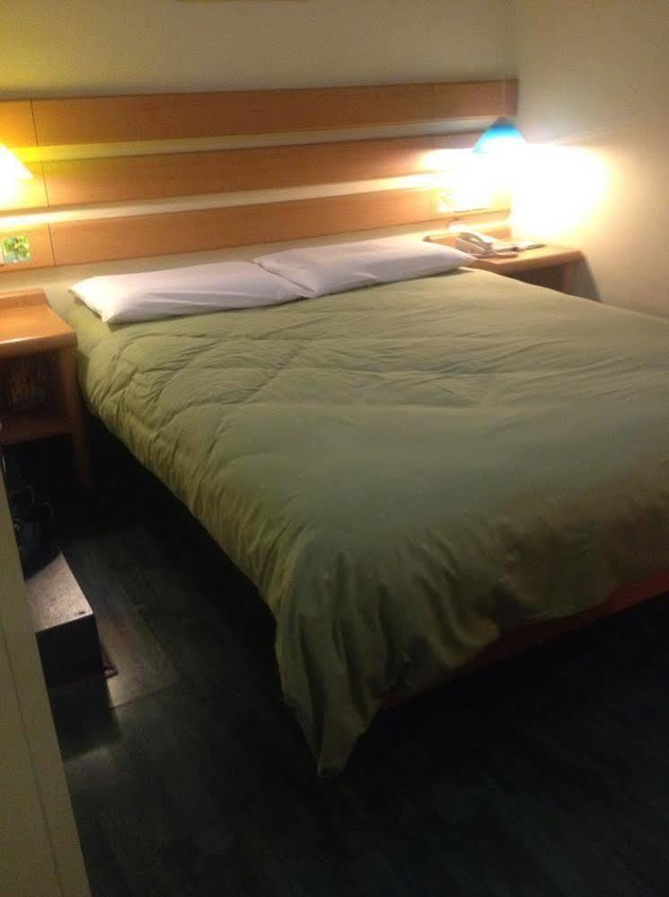 Home Inn Chongqing Jiangbei Airport Shuangfeng Road Екстер'єр фото