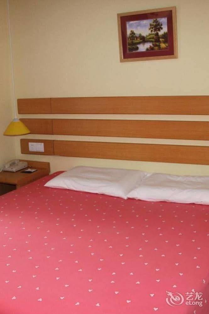 Home Inn Chongqing Jiangbei Airport Shuangfeng Road Екстер'єр фото